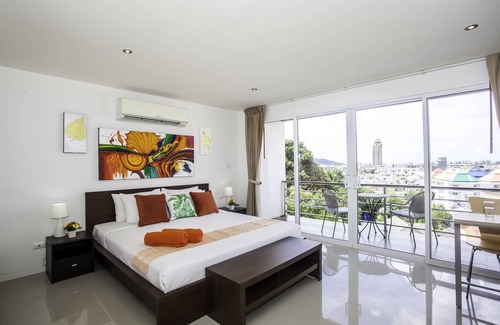 Nanai Road Complejo | Patong Deluxe Seaview Apartment con Swimup Bar y restaurante y gimnasio junto a la piscina