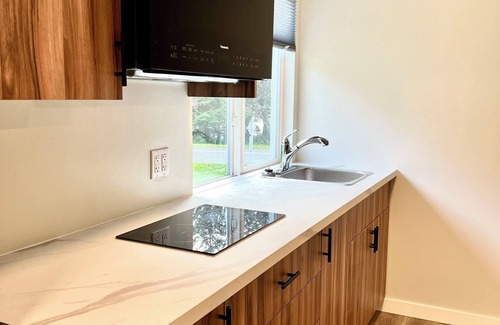 Port Alice Apartamento | WC Oceanside 1 Bedroom 1 Bathroom Apartment with Patio Doors to Courtyard