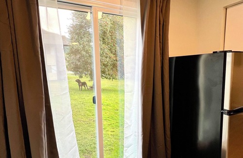 Port Alice Apartamento | WC Oceanside 1 Bedroom 1 Bathroom Apartment with Patio Doors to Courtyard