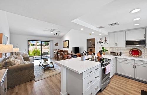 Palm Desert Casa | A ESTRENAR EN EL MERCADO !!! ¡Recién remodelado y decorado profesionalmente!
