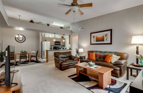 East Mesa Condominio | DESCUENTO MILITAR! Condominio de lujo en Coyote Landing w / piscina climatizada y gimnasio!