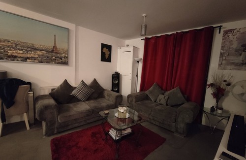 Newham Apartamento | We have a stylish tastefully furnished flat, Offering additional amenities. ties