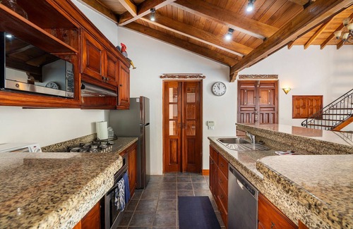 Playa Langosta Casa | Tenemos las mejores revisiones para esta villa colonial privado con piscina cubierta!