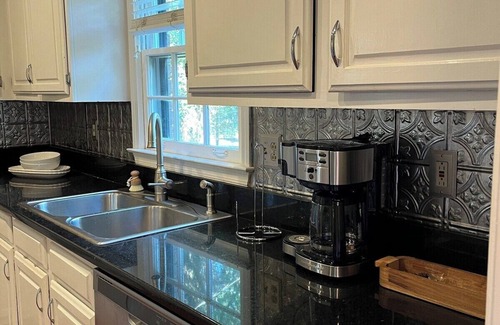 Green Hills Condominio | We welcome you home to this peaceful and centrally-located house