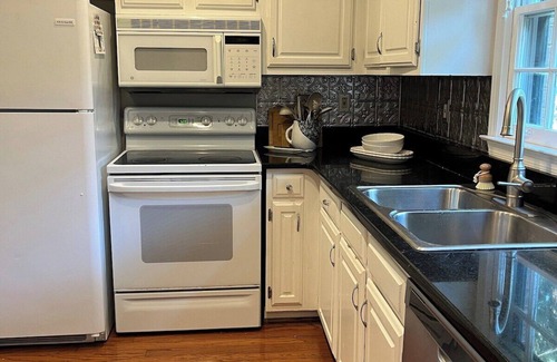 Green Hills Condominio | We welcome you home to this peaceful and centrally-located house