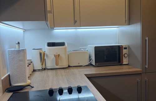 Gascoigne Apartamento | Wealth Luxury Two Bedroom Double Ensuite with Balcony View!