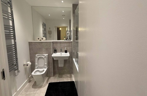Gascoigne Apartamento | Wealth Luxury Two Bedroom Double Ensuite with Balcony View!