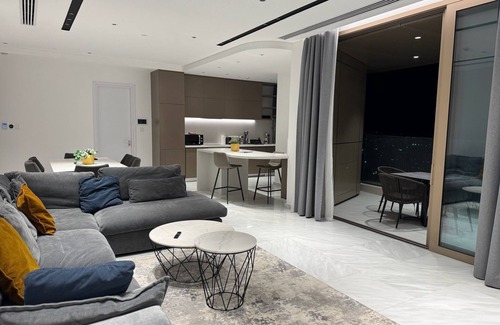 City Centre Apartamento | WealthyStays: SkyHigh Central
