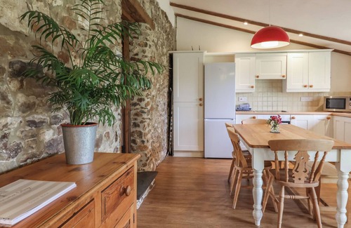 Honiton Cabaña | WEATHERVANE COTTAGE, pet friendly, with open fire in Upottery