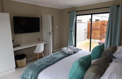 Port Elizabeth Apartamento | Weaver Lane Country Escape - The Rustic Mongoose