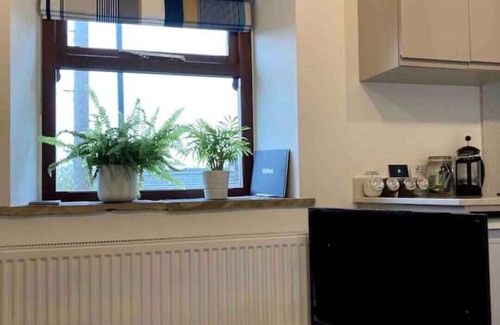 Honley Cabaña | Weaver’s Den, a cosy countryside retreat