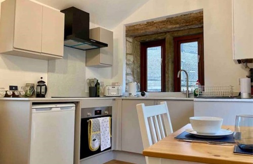 Honley Cabaña | Weaver’s Den, a cosy countryside retreat