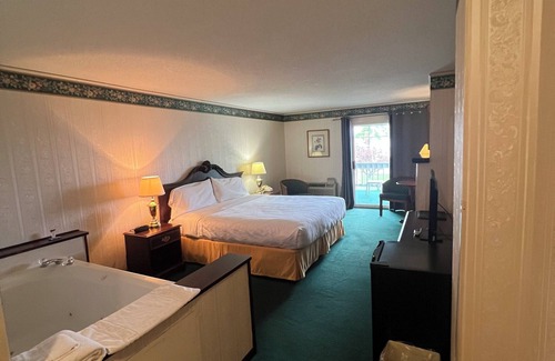 Mayville Hotel | Webb's Year Round Resort