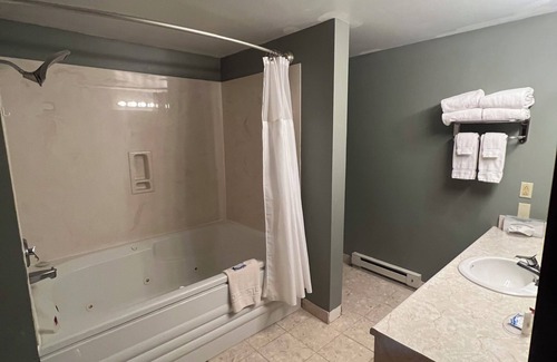 Mayville Hotel | Webb's Year Round Resort