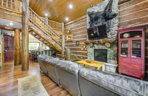 Kamas Casa | Weber River Cabin in Oakley with Private Hot Tub!