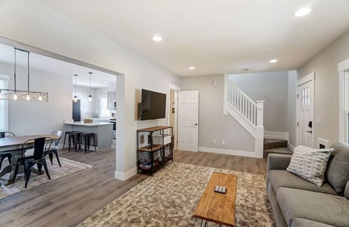 Hamilton Casa | Webster Ave · Close to entertainment, shopping and restaurants