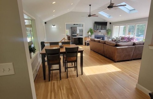 Franklin Casa | Webster Lake Escape!