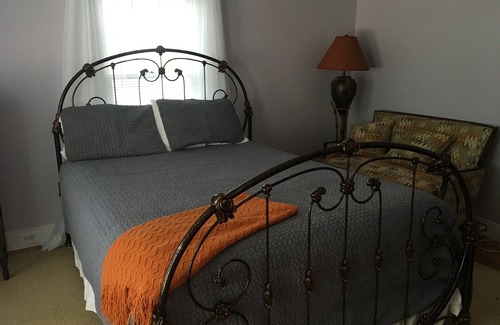 Franklin Otro | Webster Lake Farmhouse with private lake access