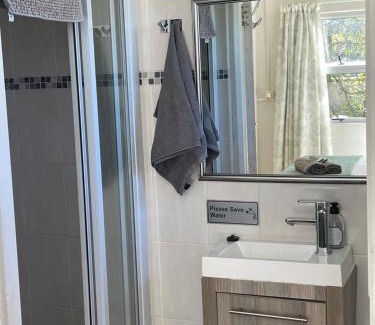 Grahamstown Apartamento | Wedmore Place with Solar