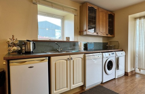Kirkcudbright Cabaña | Wee Newton - a house that sleeps 6 guests in 2 bedrooms