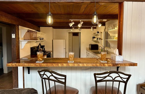 Guys Mills Cabina | Weekend Getaway, Family vacation comfort cabin