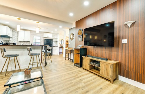 Cornelius Cabaña | Fish & Golf: Home w/ Yard in Downtown Cornelius