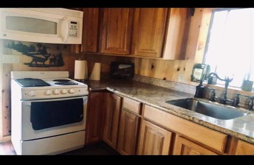 Mokelumne Hill Cabina | Weekend Getaway Relax & Recharge 5 acres Nature Retreat & Dog Heaven!