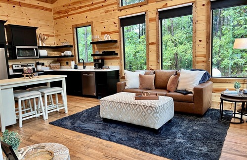 Pickens Cabina | Weekend in the Woods: The Perfect Romantic Getaway