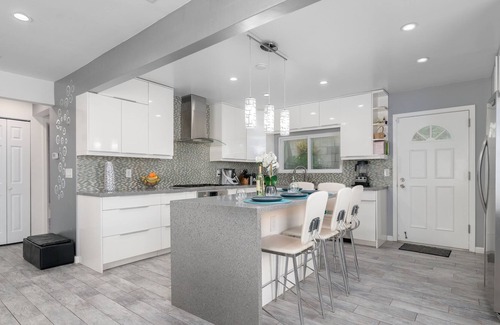 Loma Portal Casa | Weekly Getaway in Sunny Point Loma
