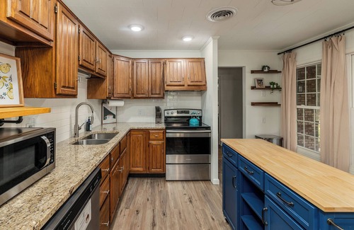 Marion Casa | Weekly/Monthly Modern Cottage- Walkable Downtown!
