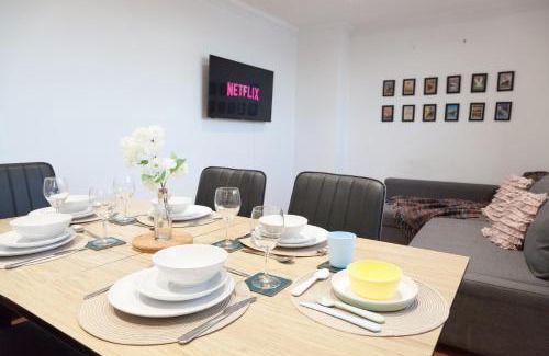 Birkenhead Apartamento | Weekly & Monthly stays in Penthouse for Contractors or Leisure Single or Superking beds available