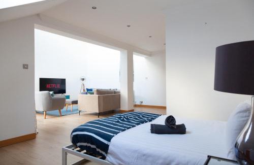 Birkenhead Apartamento | Weekly & Monthly stays in Penthouse for Contractors or Leisure Single or Superking beds available