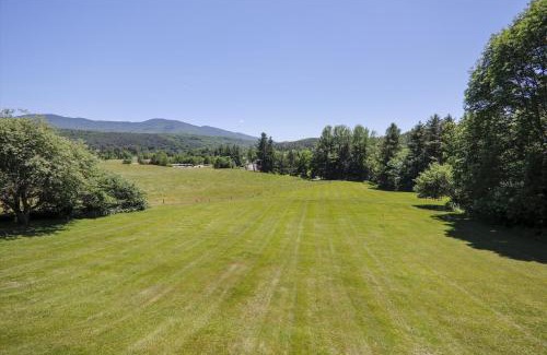 Stowe Area Casa | Weeks Hill: 5 br, fireplace, a/c, deck, views