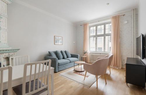 Punavuori Apartamento | WeHost Fabulous 2BR in Prestigious Punavuori @Iso Roobertinkatu 26