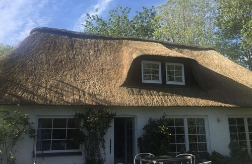 Osterhever Cabaña | Weiße Reetdachkate, Deutschland