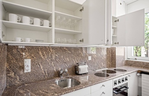 Hirslanden Apartamento | Weinegg 4.5 Room w/ Storage & W/D, 2 mins to Mkt