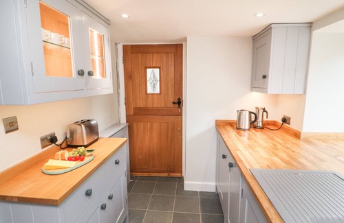 Chapel Stile Cabaña | WEIR COTTAGE, pet friendly, with open fire in Chapel Stile