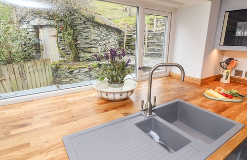 Chapel Stile Cabaña | WEIR COTTAGE, pet friendly, with open fire in Chapel Stile