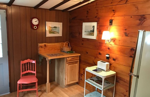 Weirs Beach Cabaña | Weirs Beach 2 Bedroom Cottage pasos lejos del lago y la playa!