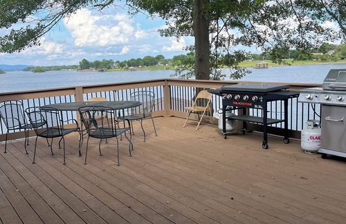 Centre Casa | Weiss Lake 5 bedroom house ready for your family fun of Skiing and Fishing.