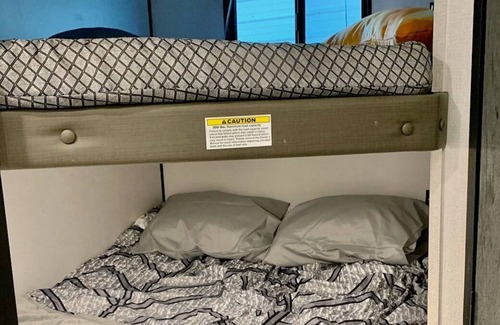 Centre Casa | Weiss Lake Hideout. Enjoy our cozy camper on the lake