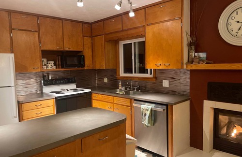 Deerton Casa | Welch's Riverview Retreat , Welchʻs Riverview Retreat - Your Window to Lake Superior