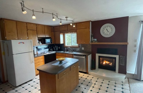 Deerton Casa | Welch's Riverview Retreat , Welchʻs Riverview Retreat - Your Window to Lake Superior