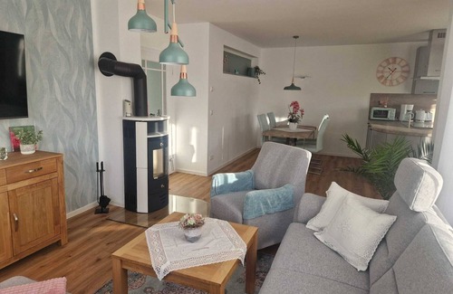 Saal Casa | Welcome to the "Rosenhaus🌹" directly by the forest, Baltic Sea and Bodden coast, barrier-free