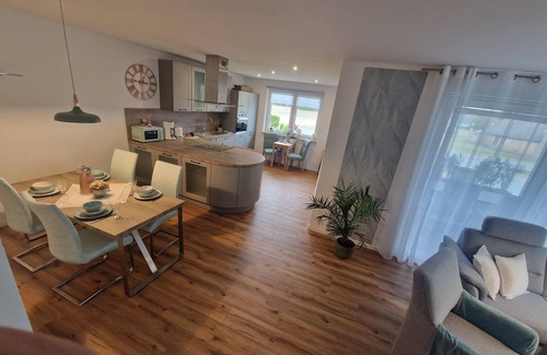 Saal Casa | Welcome to the "Rosenhaus🌹" directly by the forest, Baltic Sea and Bodden coast, barrier-free