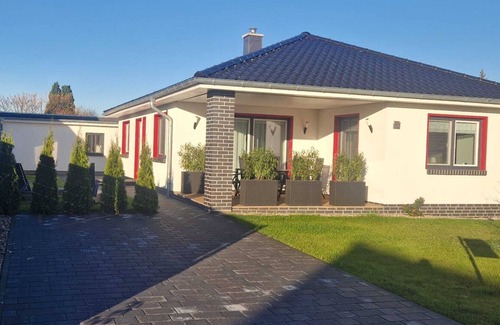Saal Casa | Welcome to the "Rosenhaus🌹" directly by the forest, Baltic Sea and Bodden coast, barrier-free