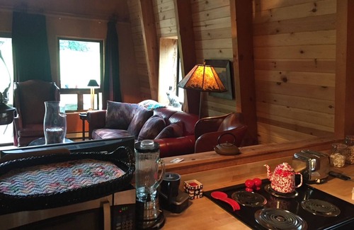 Lake Almanor Country Club Cabina | Welcoming 2-bedroom cabin in Lake Almanor Country Club on the golf course