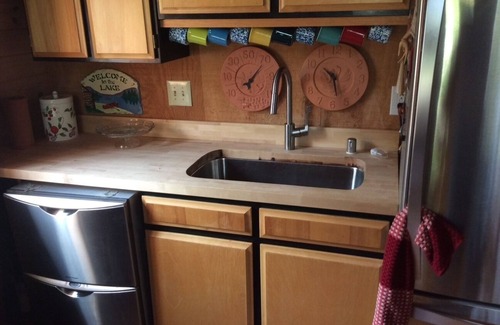 Lake Almanor Country Club Cabina | Welcoming 2-bedroom cabin in Lake Almanor Country Club on the golf course