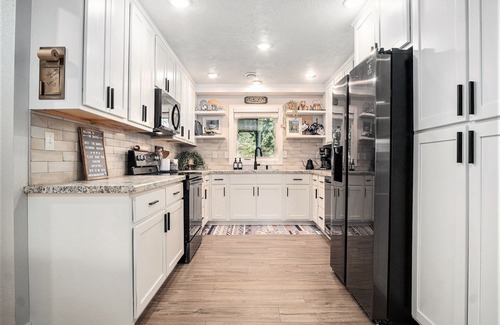 Madison Casa | Welcome DSU-Madison Athletics | Aviation Students | Dog Friendly
