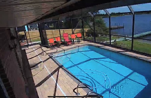 Highland Casa | Bienvenido a LAKESIDE ESCAPE, disfruta de PISCINA privada y LAKEFRONT Dock. Pescado y kayak